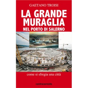 La grande muraglia nel porto di Salerno